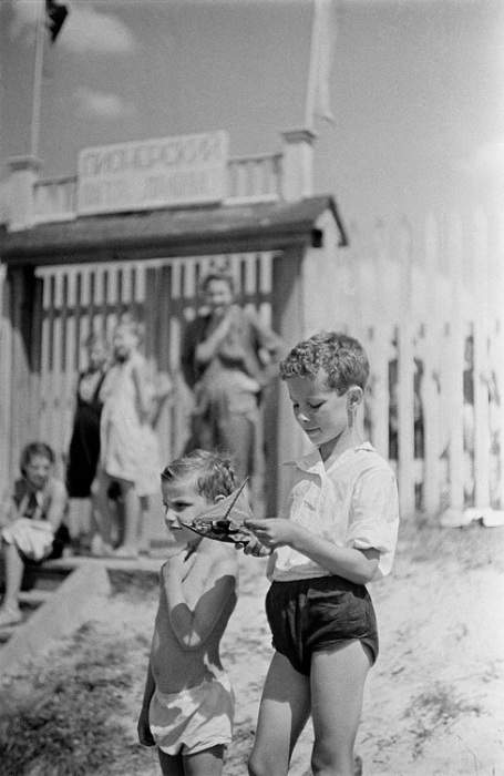 Советские дети на фотографиях 1940-1950 годов Семёна Фридлянда Советские дети на фотографиях 1940-1950 годов Семёна Фридлянда