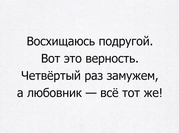 Автобус отъезжает от остановки, мужчина в возрасте долго бежит за автобусом, машет руками, тут водитель сжалился, останавливается и открывает заднюю дверь