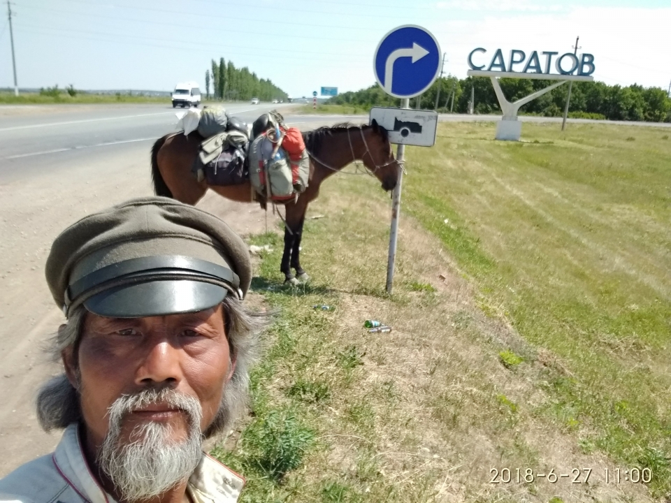 Путешественник из Китая доскакал на коне до Саратова