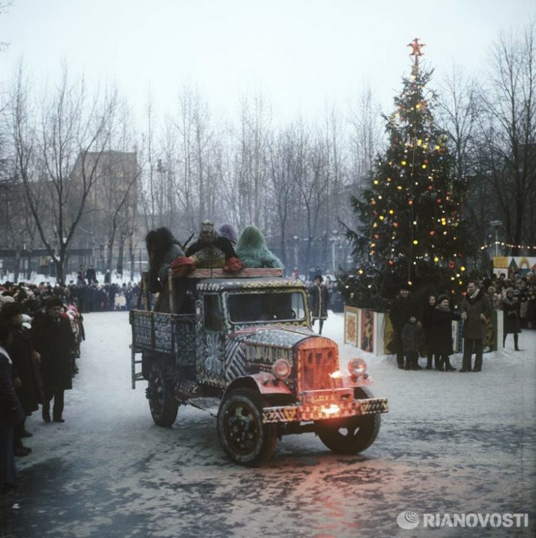 1978 Накануне празднования Нового года на улицах города Москвы, РИА Новости, Александр Гращенков 1978 Накануне празднования Нового года на улицах города Москвы, РИА Новости, Александр Гращенков