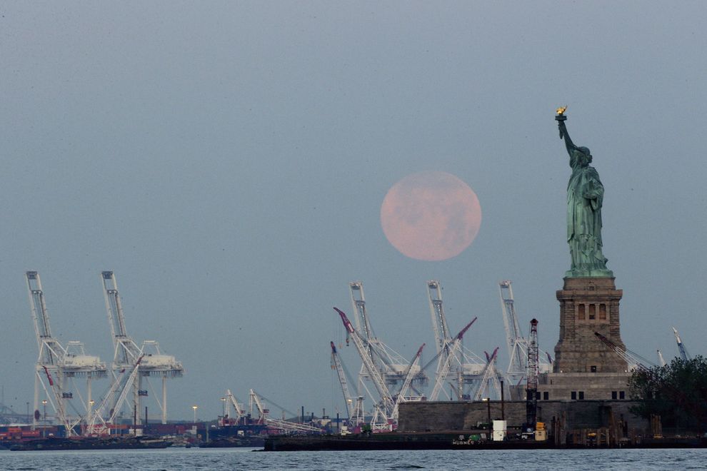 supermoon02 20 самых красивых фотографий «суперлуны» 2013