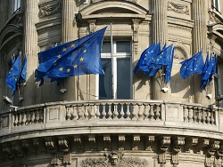 Евросоюз единодушно продлил санкции против России