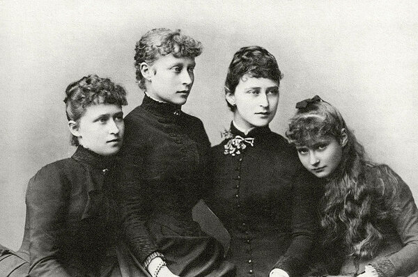 Слева направо: Ирена, Виктория, Елизавета, Алиса