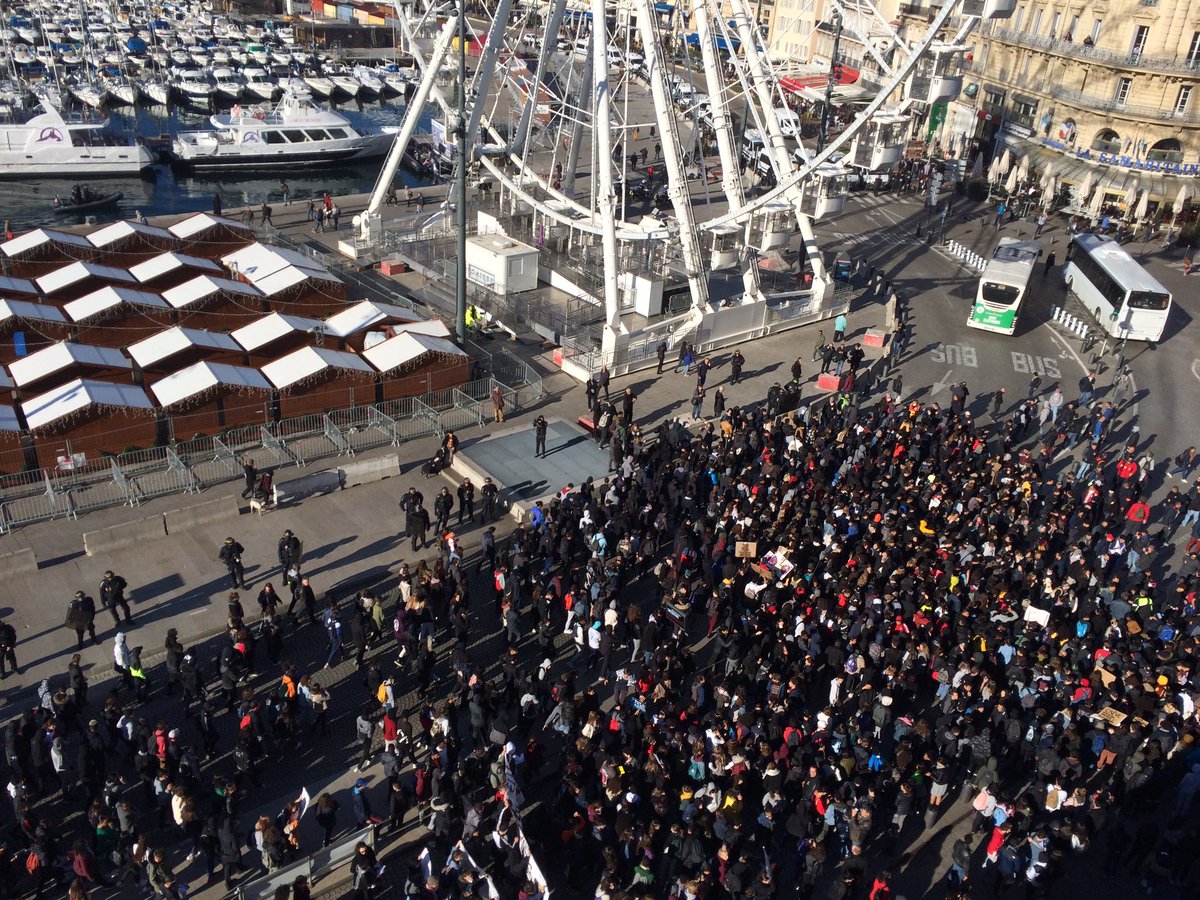 Протесты школьников и студентов в Марселе Протесты школьников и студентов в Марселе