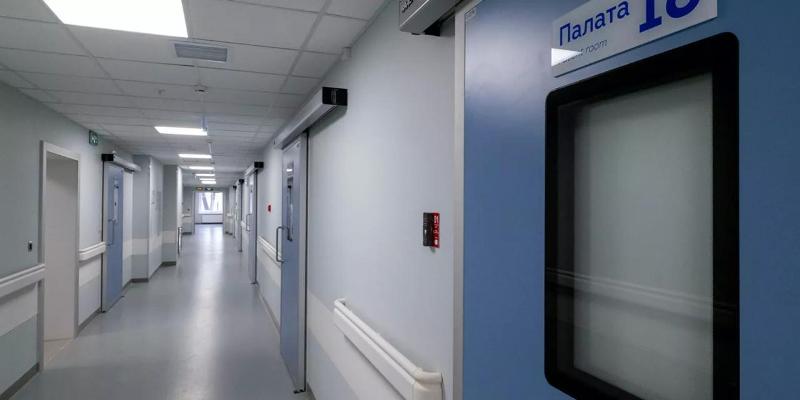 Специалисты ждут небольшого подъема заболеваемости COVID-19 из-за отпусков