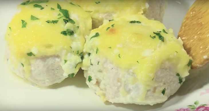 Куриные шарики в сливочном соусе Куриные шарики в сливочном соусе