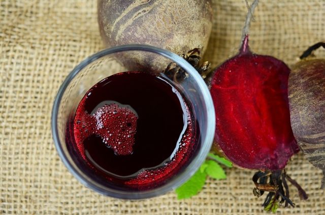 Свекольный сок и квас - одни из лучших средств для поднятия гемоглобина.
