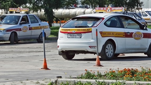 Утверждены новые программы обучения водителей в автошколах