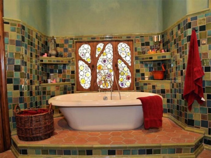 Вот так преобразилась ванная комната после грандиозной реставрации 2015 г. (The Witch’s House, Лос-Анджелес). | Фото: lastmovieoutpost.com.
