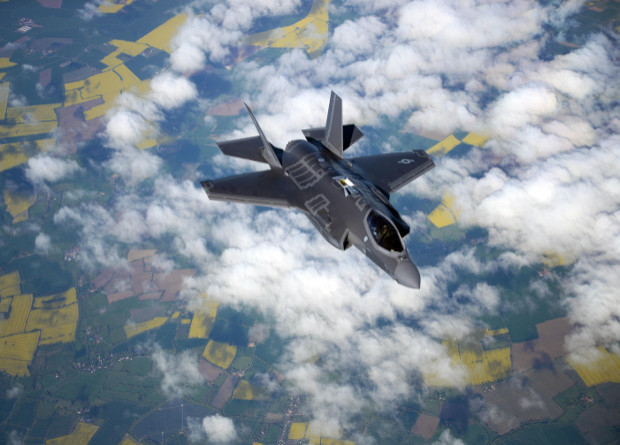 Raytheon создаст миниатюрные ракеты для самозащиты истребителей