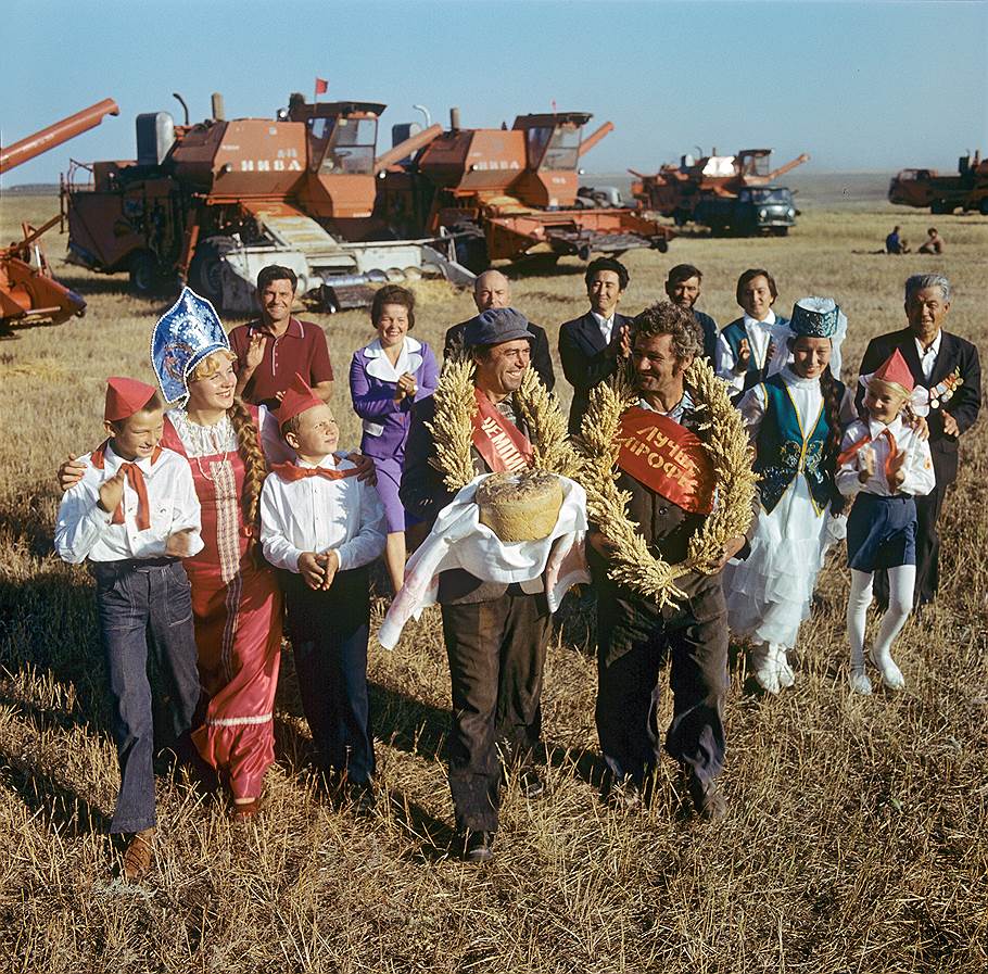 1978 Чествование передовиков жатвы в совхозе имени В.И.Ленина Уральской области. Иосиф Будневич 1978 Чествование передовиков жатвы в совхозе имени В.И.Ленина Уральской области. Иосиф Будневич