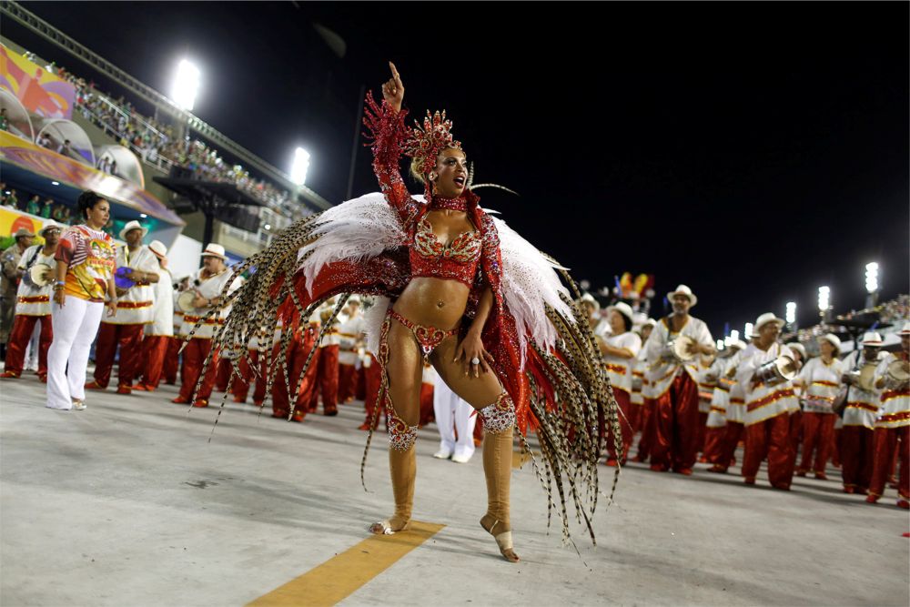 Карнавал в Рио-де-Жанейро http://travelcalendar.ru/wp-content/uploads/2015/08/Karnaval-v-Rio-de-ZHanejro_glav2.jpg