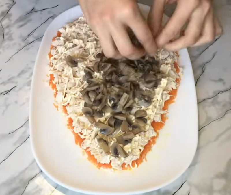 Нежный и вкусный салат «Мышка»: абсолютный хит праздничного стола Нежный и вкусный салат «Мышка»: абсолютный хит праздничного стола