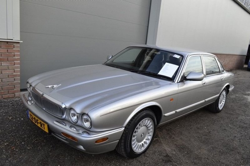 Кроме Mark VIII среди "ягуаров" участников торгов заинтересовал и Jaguar Sovereign, он же Jaguar XJ. Кроме Mark VIII среди "ягуаров" участников торгов заинтересовал и Jaguar Sovereign, он же Jaguar XJ. авто, автоаукцион, автомобили, аукцион, найдено на ebay, находка, олдтаймер, ретро авто