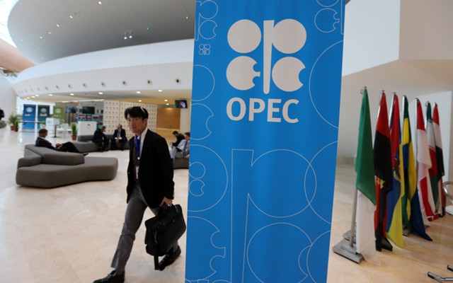ОПЕК обсудит будущее сделки по нефти в ноябре ОПЕК обсудит будущее сделки по нефти в ноябре