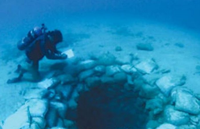 Под водой: руины Атлит Ям. Под водой: руины Атлит Ям.