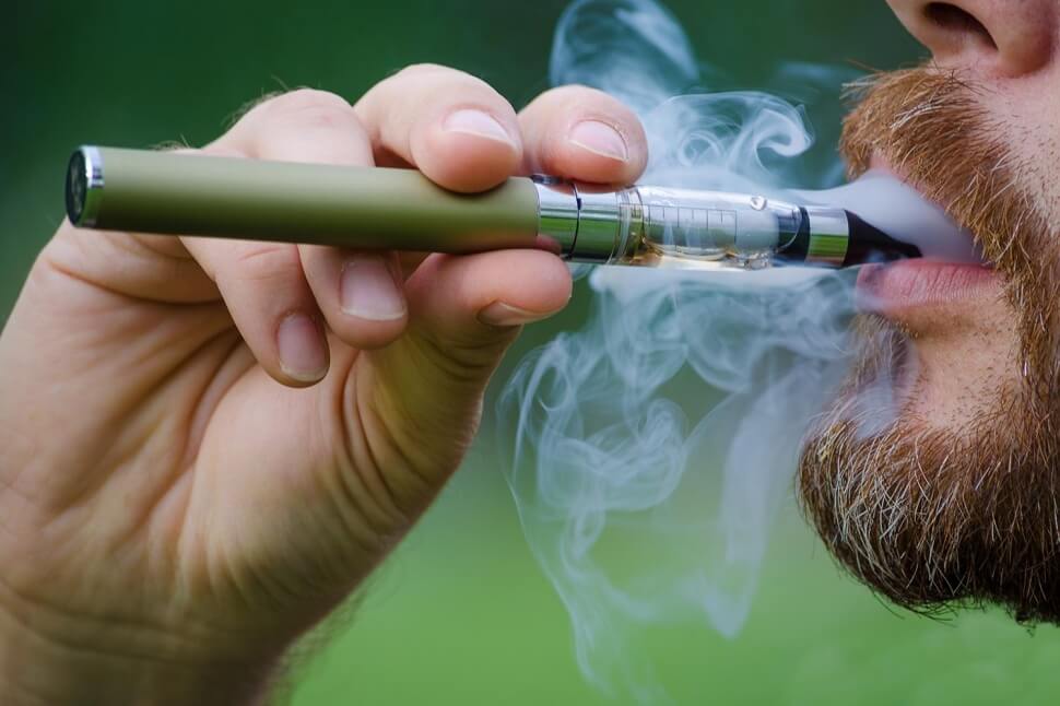 Ученые: электронные сигареты безопаснее табачных изделий