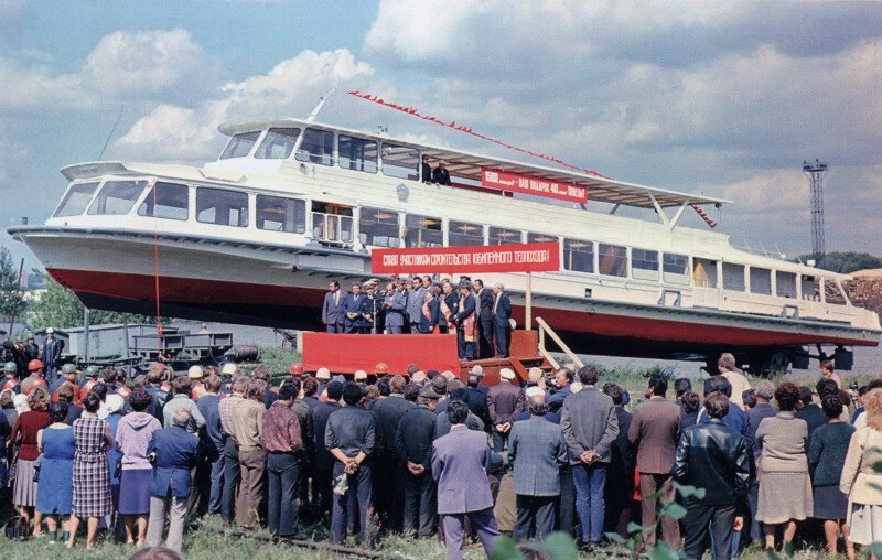 Торжественный спуск на воду юбилейного 1500–го теплохода Москва–150, 1985 год, Москва история, ретро, фото