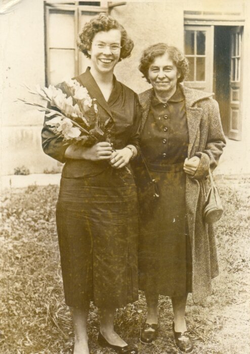 Нина Дмитриевна Андрусова, правнучка Генриха Шлимана, с мамой Валентиной Сигизмундовной.