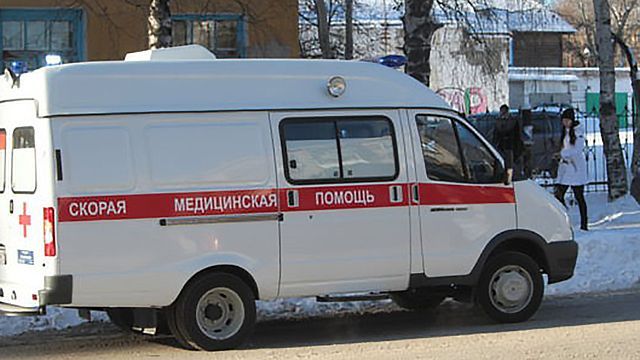 Очевидцы: Мужчина попал под колеса автобуса в Москве