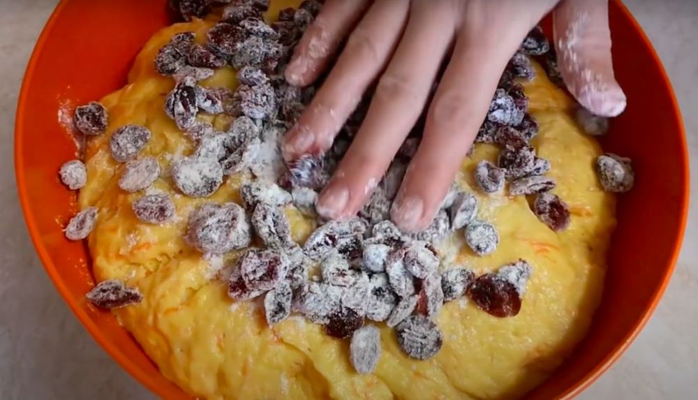  Готовим нежный морковный кулич с клюквой