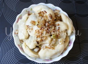 Вареники с картошкой и грибами в мультиварке на пару