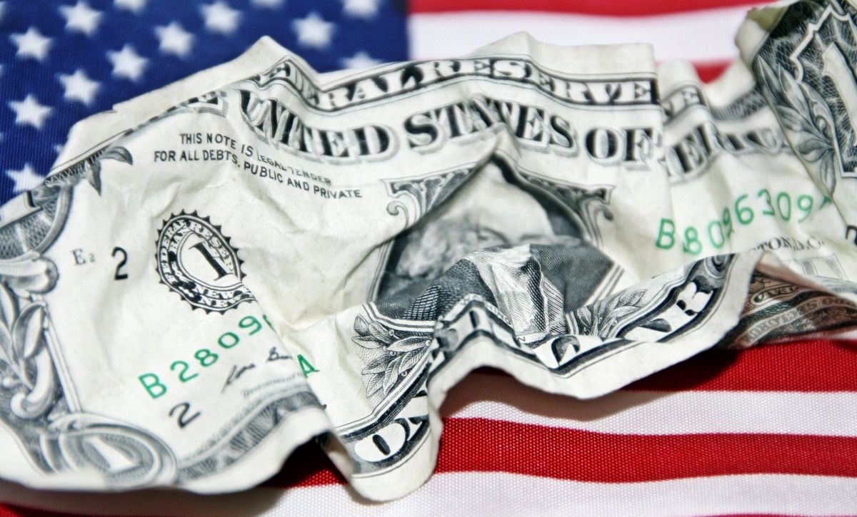 Инвесторы избавляются от доллара самыми быстрыми темпами за год Инвесторы избавляются от доллара самыми быстрыми темпами за год