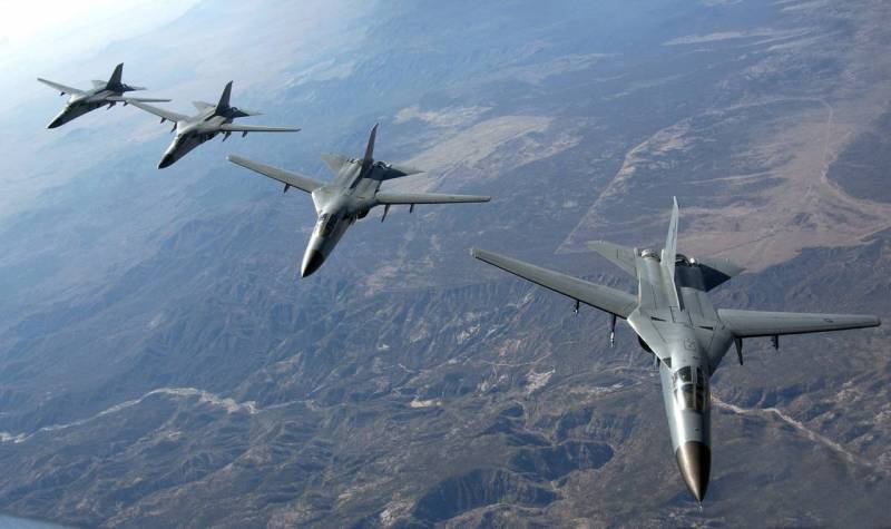 Тактический бомбардировщик General Dynamics F-111 Aardvark Тактический бомбардировщик General Dynamics F-111 Aardvark
