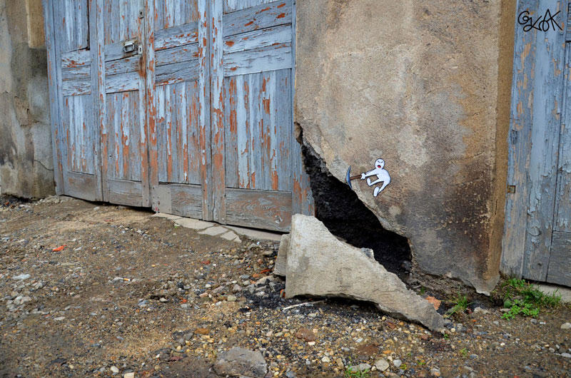 Уличное искусство, играющее с окружающей средой