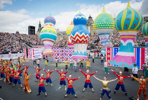 У любимой столицы день рождения: москвичи празднуют День города с невероятным размахом