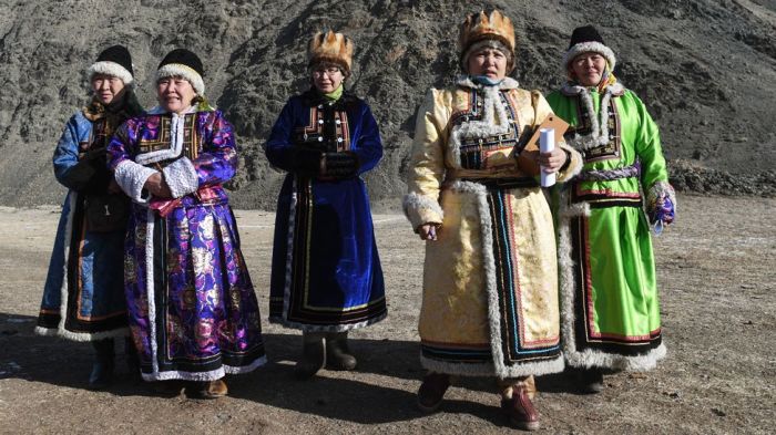 Алтайские женщины точно знают, что с пьянством можно и нужно бороться. / Фото: www.bbc.com Алтайские женщины точно знают, что с пьянством можно и нужно бороться. / Фото: www.bbc.com
