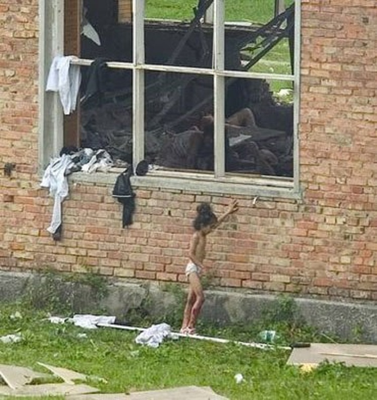 При взрыве эту девочкПри взрыве эту девочку выбросило в окно. Через 4 минуты камера снимает непостижимое…у выбросило в окно. Через 4 минуты камера снимает непостижимое… При взрыве эту девочкПри взрыве эту девочку выбросило в окно. Через 4 минуты камера снимает непостижимое…у выбросило в окно. Через 4 минуты камера снимает непостижимое…