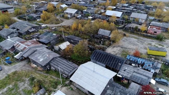 30 лет в бочках и вагонах: в каких условиях живут ударники нефтеиндустрии времен СССР