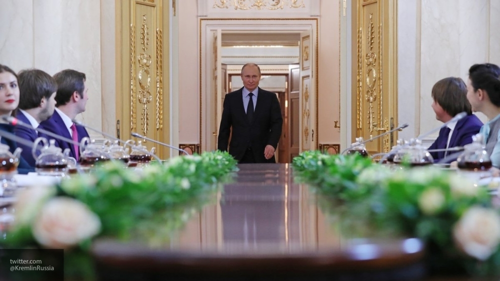 Песков: Путин решил минимизировать появление в публичных местах из-за простуды Песков: Путин решил минимизировать появление в публичных местах из-за простуды