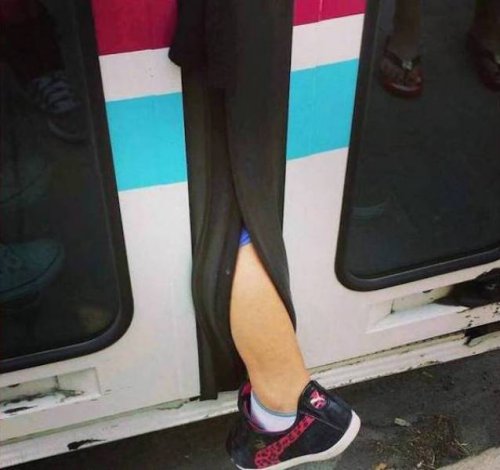 Странные пассажиры в общественном транспорте (17 фото) Странные пассажиры в общественном транспорте (17 фото)