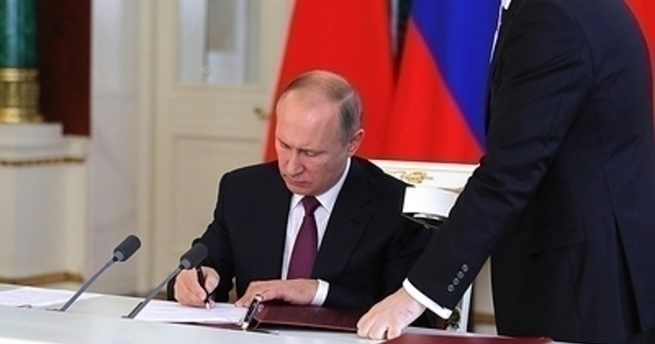 Почему Путин подпишет закон о повышении пенсионного возраста, никак его не смягчив Почему Путин подпишет закон о повышении пенсионного возраста, никак его не смягчив