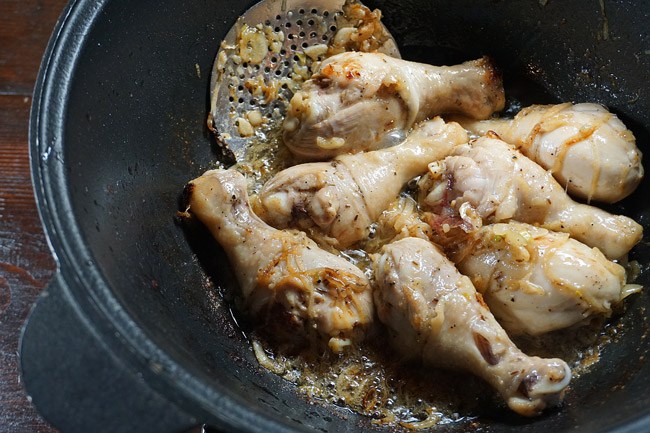 обжарка курицы для жаркого с курицей и нутом обжарка курицы для жаркого с курицей и нутом