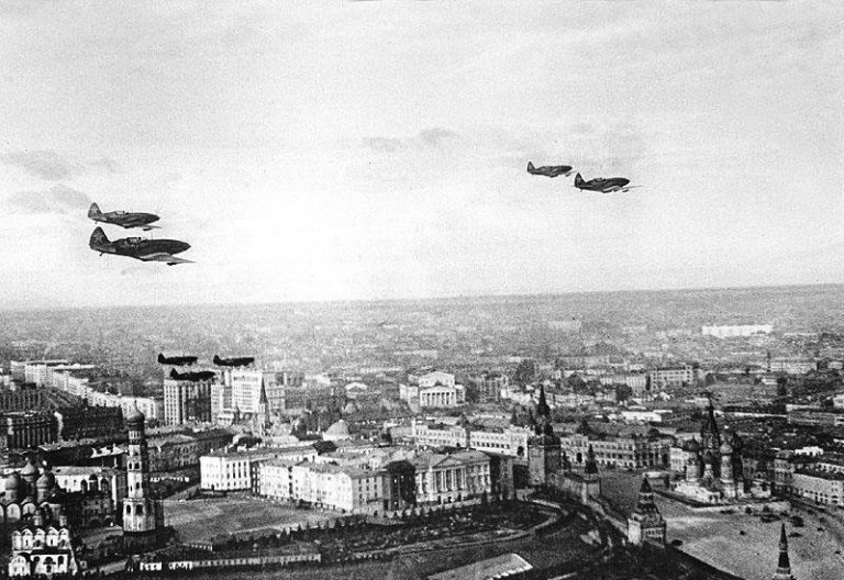 Как в декабре 1941 года в центре Москвы нарисовали фальшивый город Как в декабре 1941 года в центре Москвы нарисовали фальшивый город