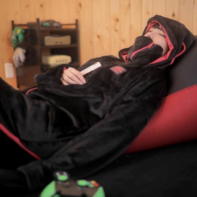 Костюм для мерзляков, который заменяет одеяло и гору свитеров Костюм для мерзляков, который заменяет одеяло и гору свитеров