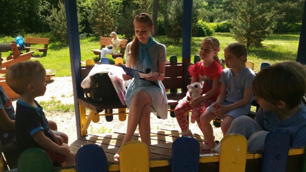 В Хорошево-Мневниках детям прочтут «Сказки под сосной»