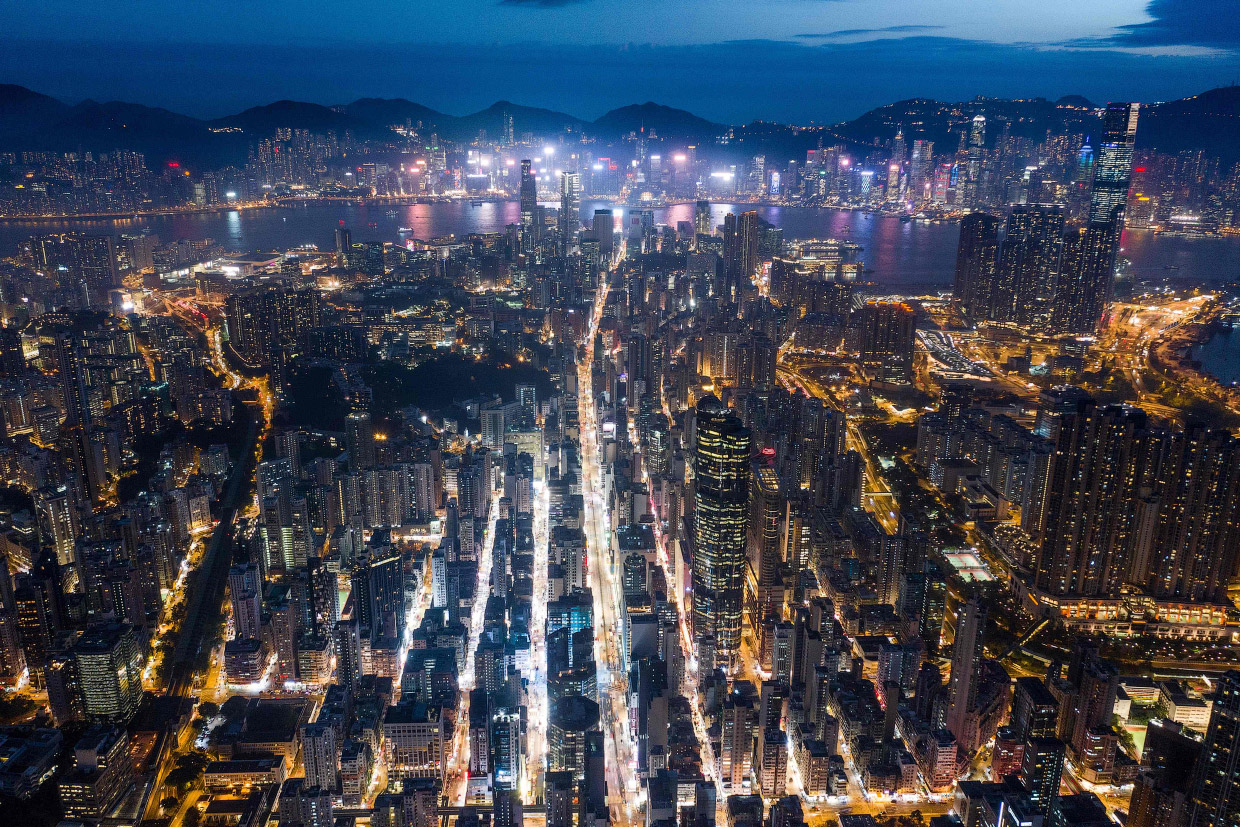 Гонконг с высоты птичьего полета ночью