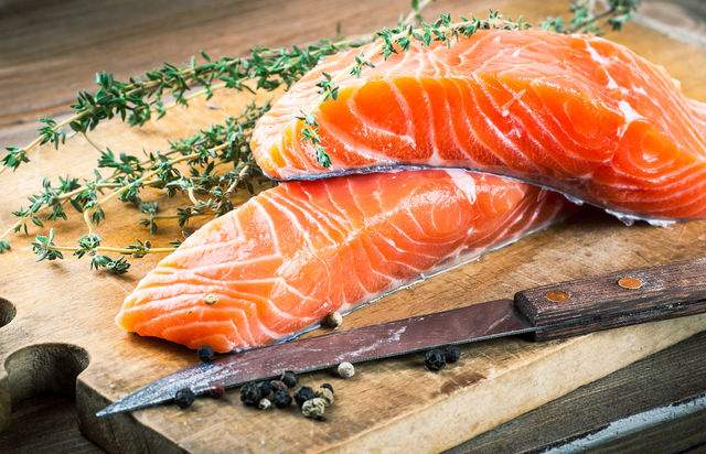 Полезные вещества, содержащиеся в морской рыбе, улучшают состав крови и препятствуют появлению тромбов