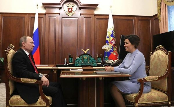 Операция «преемница»: После Путина страну возглавит женщина-президент?