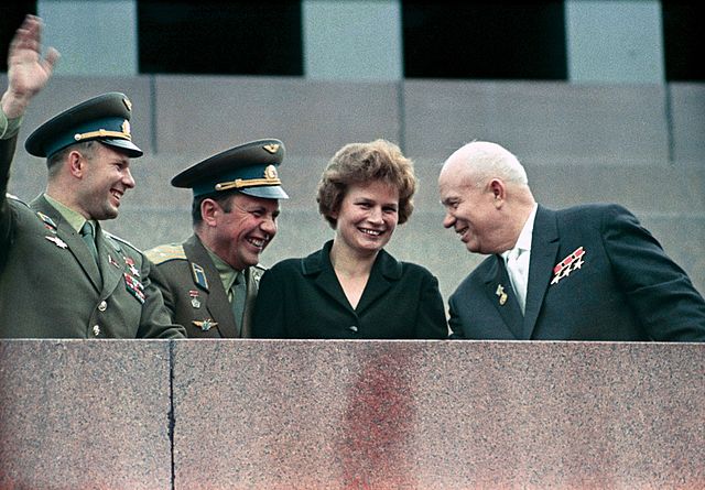 RIAN_archive_159271_Nikita_Khrushchev,_Valentina_Tereshkova,_Pavel_Popovich_and_Yury_Gagarin_at_Lenin_Mausoleum.jpg