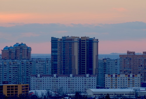 Дом в Одинцово на фоне закатного неба