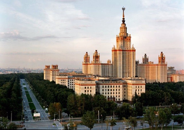 Сталинская «реновация» Москвы в 40-50-х гг Сталинская «реновация» Москвы в 40-50-х гг