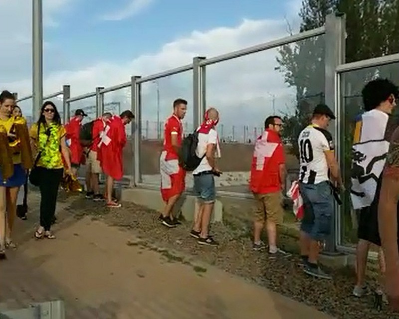 Писающие на улице швейцарцы возмутили жителей Ростова-на-Дону Писающие на улице швейцарцы возмутили жителей Ростова-на-Дону