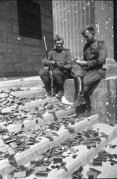 Фотографии военкоров с фронтов Великой Отечественной Фотографии военкоров с фронтов Великой Отечественной