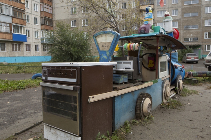 20 украшений российских дворов, от которых волосы встают дыбом жуткие дворовые украшения, страшные украшения российских дворов