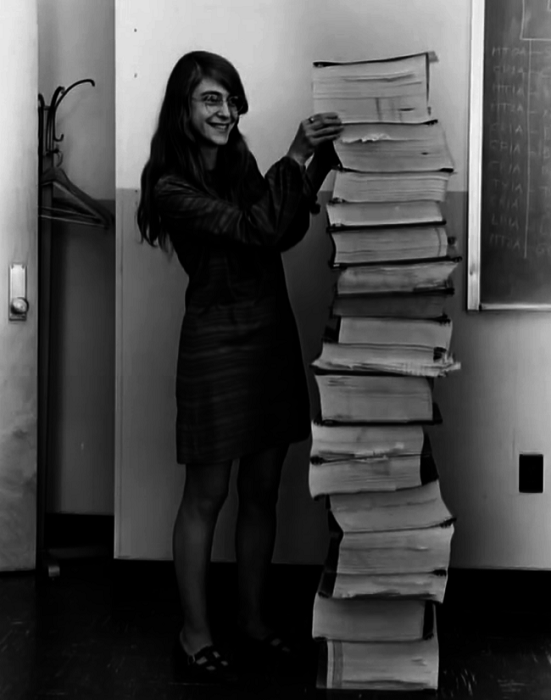 Маргарет Гамильтон (Margaret Hamilton), ведущий разработчик программного обеспечения проекта «Аполлон». Маргарет Гамильтон (Margaret Hamilton), ведущий разработчик программного обеспечения проекта «Аполлон».